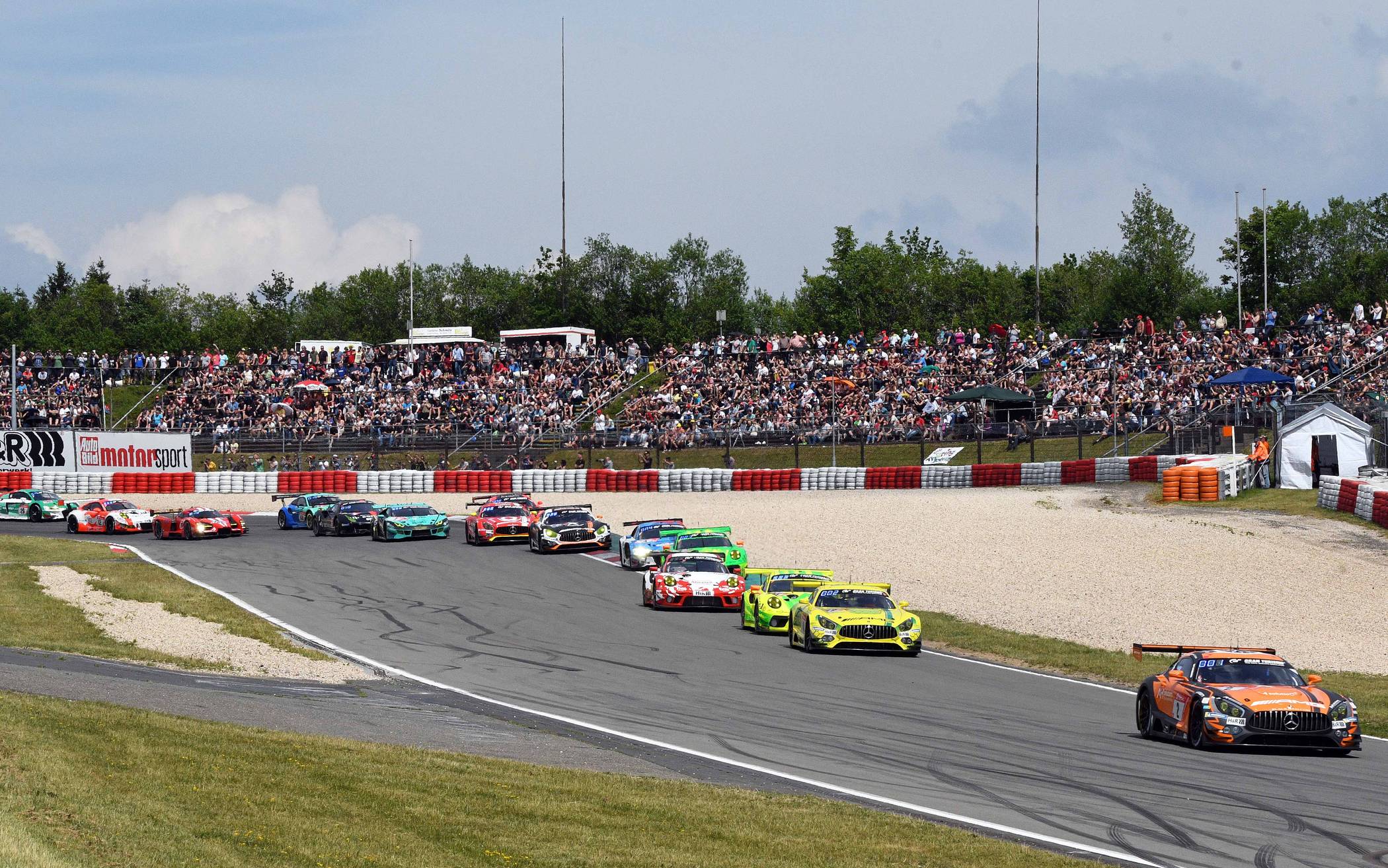 24h-Rennen am Nürburgring 2019: Phoenix Audi vor Manthey Porsche und Black Falcon Mercedes