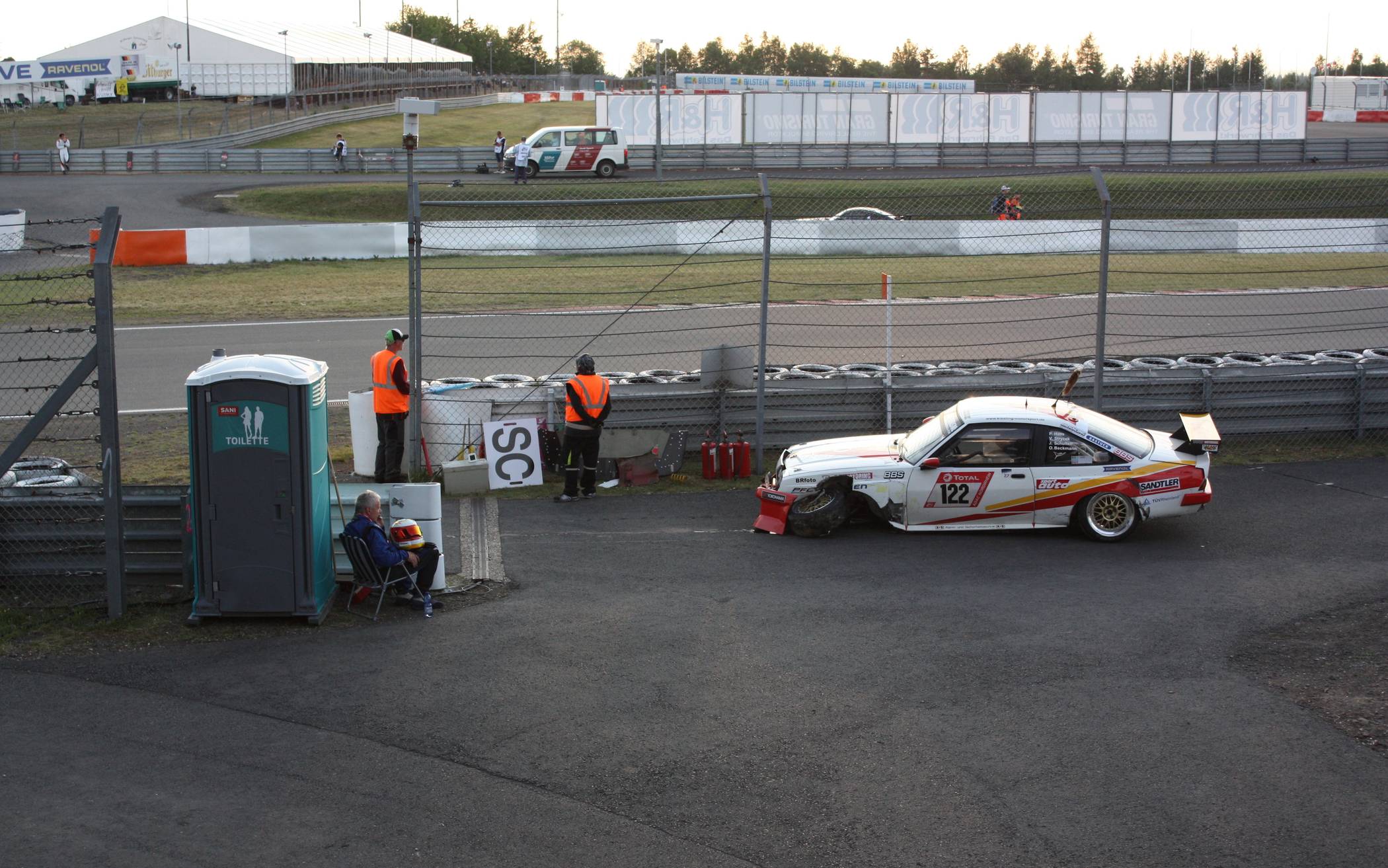 DER "Manta" nach Unfall am...