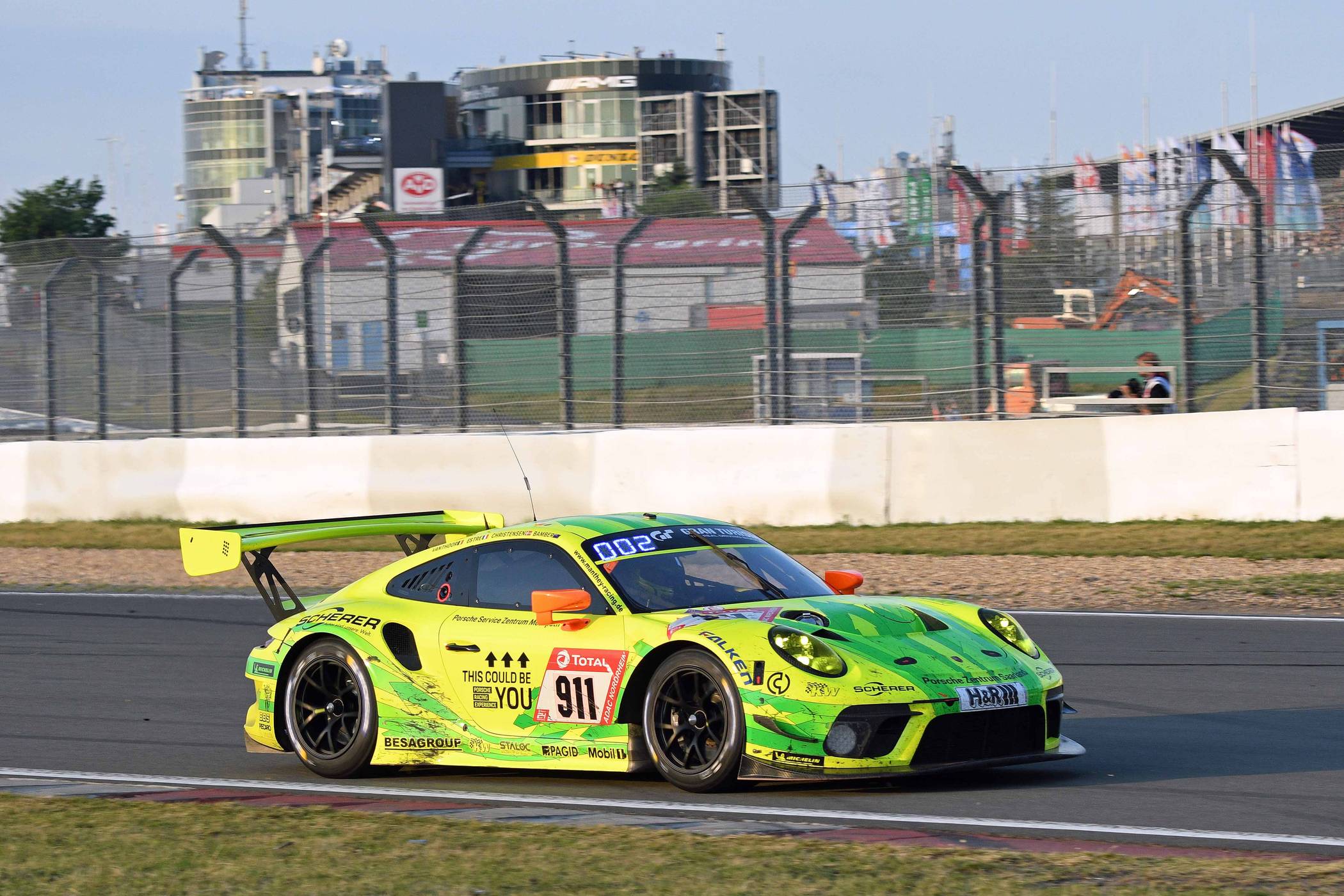 Zweitplatzierter im Gesamtklassement: der Porsche 911 GT3 von Manthey Racing.