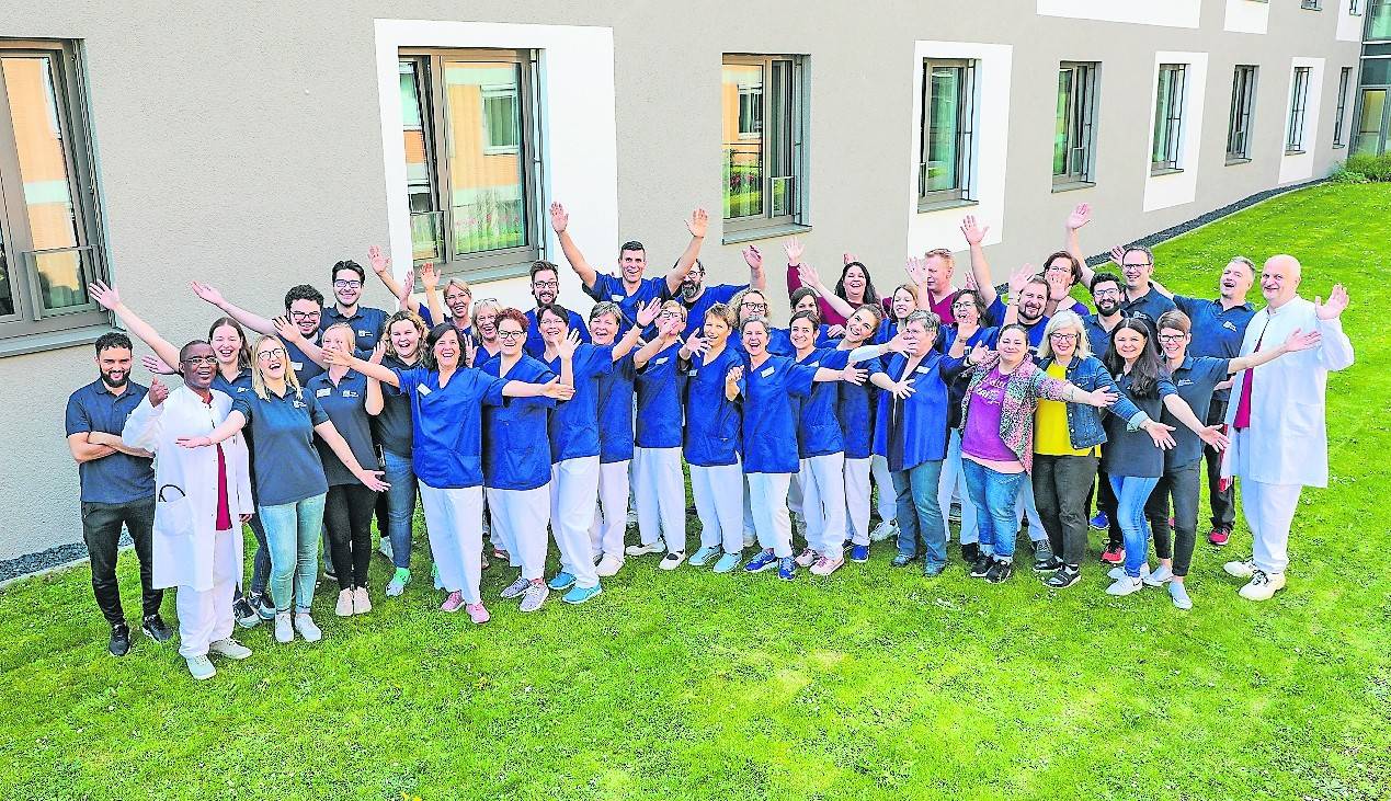 Ein Teil des Teams der Klinik für Geriatrie des St. Irmgardis-Krankenhauses Süchteln mit Chefarzt Hanns-Peter Klasen (r.).