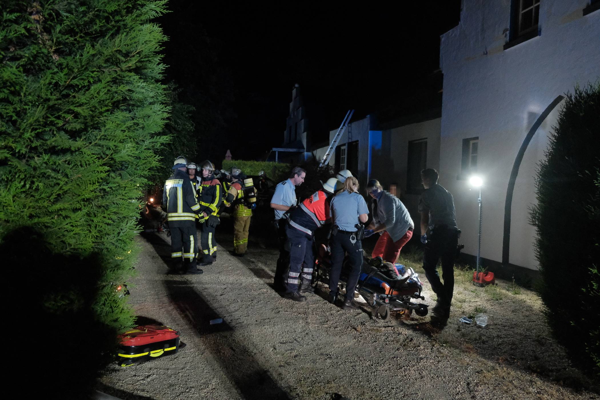 Nächtlicher Brand: Anwohner retten Opfer