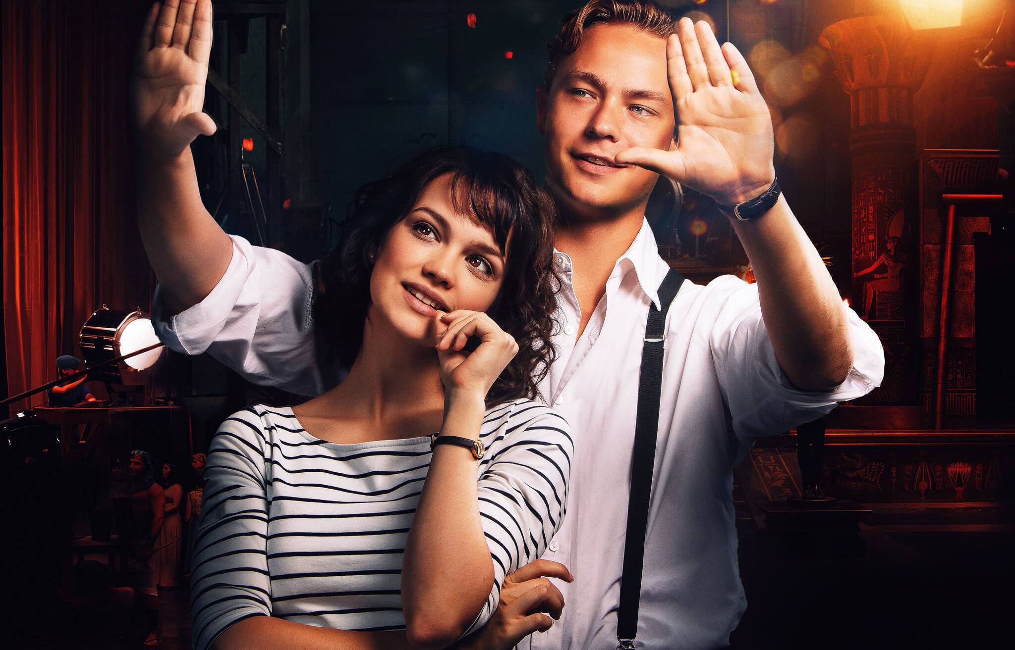 Milou (Emilia Schüle) und Emil (Dennis Mojen) verlieben sich am Filmset. <![CDATA[]]>