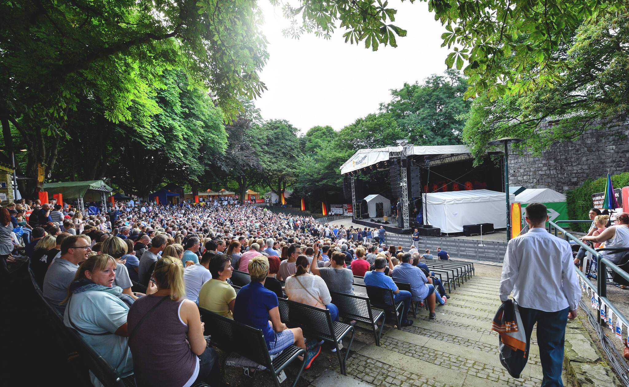  An lauen Sommerabenden entfaltet das Burgtheater Dinslaken seinen ganzen Zauber 
