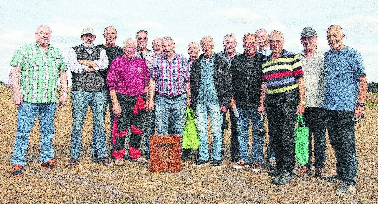  Die ehemaligen Kameraden der 3. Kompanie des Fallschirmbataillons 313 trafen sich nach 50 Jahren wieder. Ganz links der Leuther Klaus Tüffers. 