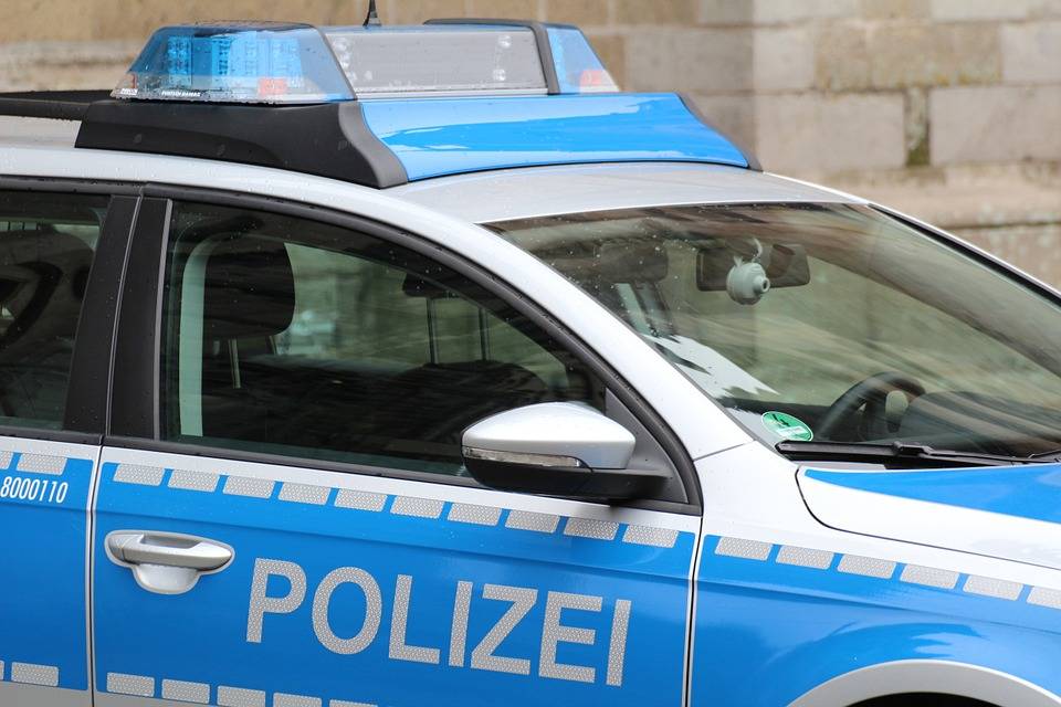 25-Jähriger aus Moers schlägt Busfahrer