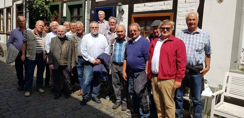 Beim Kulturstammtisch des Heimatkreises Lank ging es diesmal in die Thomas-Stadt Kempen.