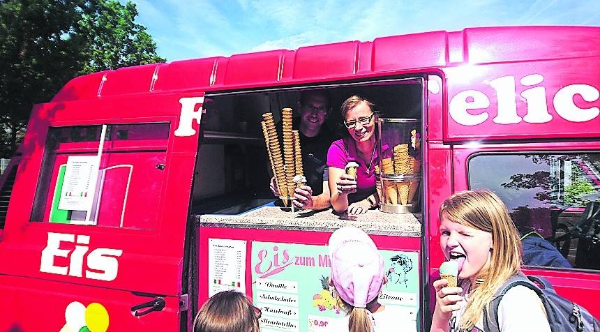  Lecker, lecker: Der Förderverein der GGS Lobberich spendierte allen Schulkindern vor den Sommerferien ein Eis. 