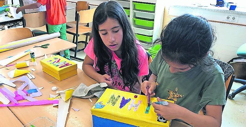  Für neu zugewanderte Schülerinnen und Schüler findet aktuell das „FerienIntensivTraining – FIT in Deutsch“ in der Gemeinschaftshauptschule in Kaldenkirchen statt. 