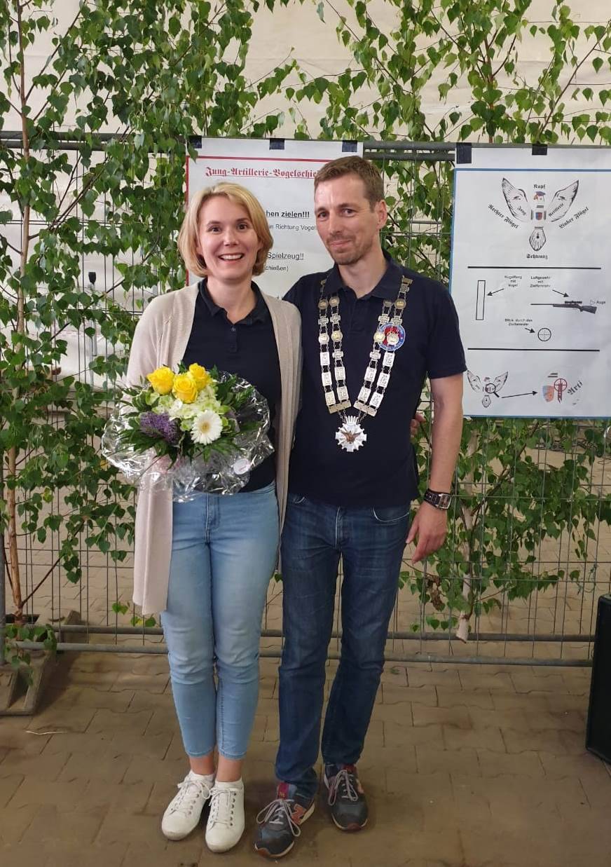 Neuer König beim Artillerie-Corps ist Carsten Pitschke mit seiner Königin Stephanie (Foto links). Die Kinder- und Jugendkönigswürde sicherte sich Jakob Stahl. Fotos. Artillerie Corps0