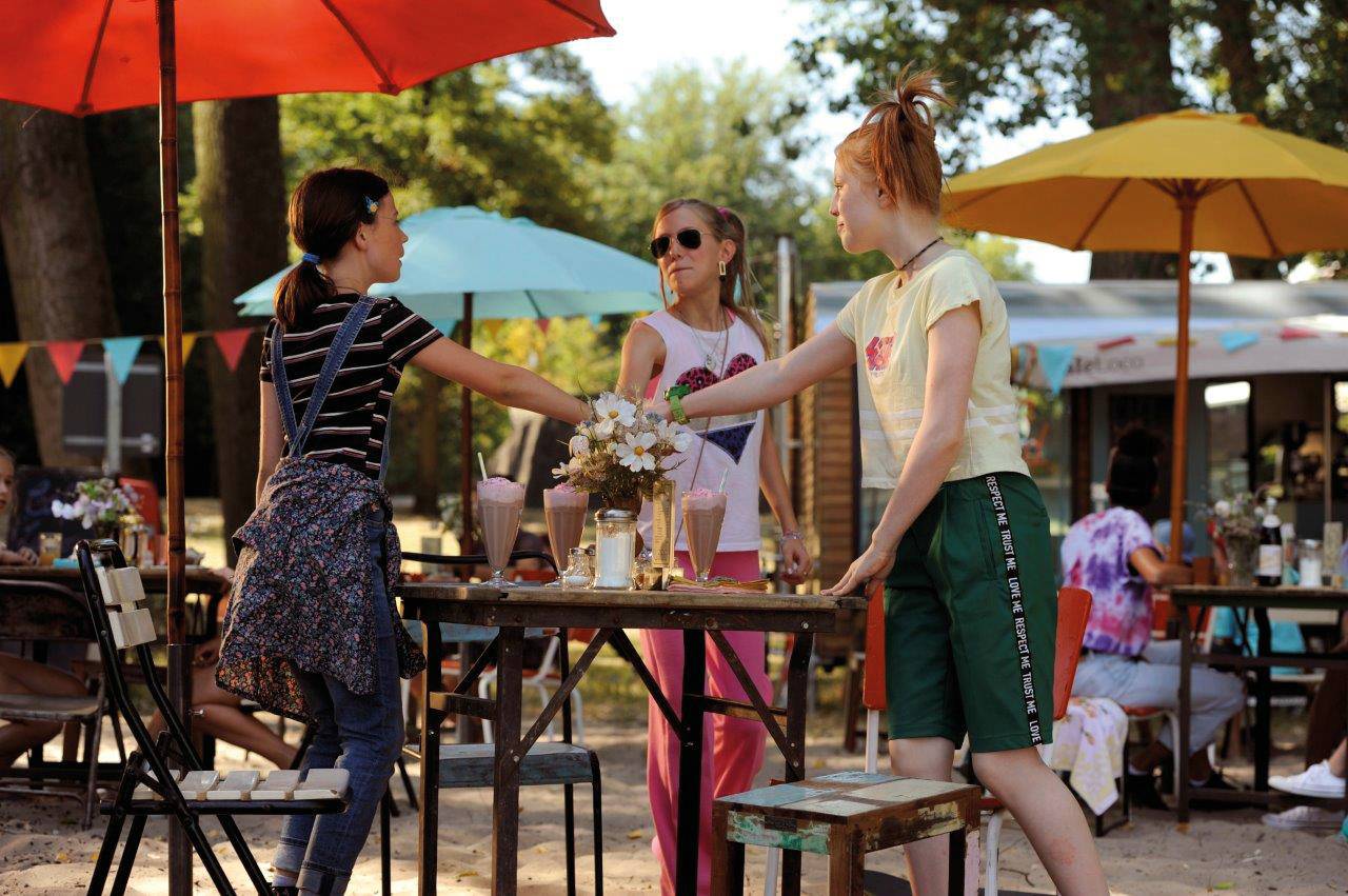 „1, 2, 3 – los geht’s!“: Kim (Lilli Lacher), Marie (Paula Renzler) und Franzi (Alexandra Petzschmann, v. l.) haben einen fall zu knacken. Foto:2019 Constantin Film Verleih Gmb /Bernd Spauke