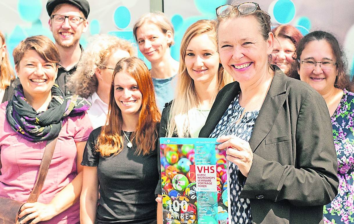  Die Direktorin der Kreisvolkshochschule Bianca Goertz und ihr Team präsentieren das Programm des zweiten Semesters. Mehr als 750 Kurse sind im Angebot. 