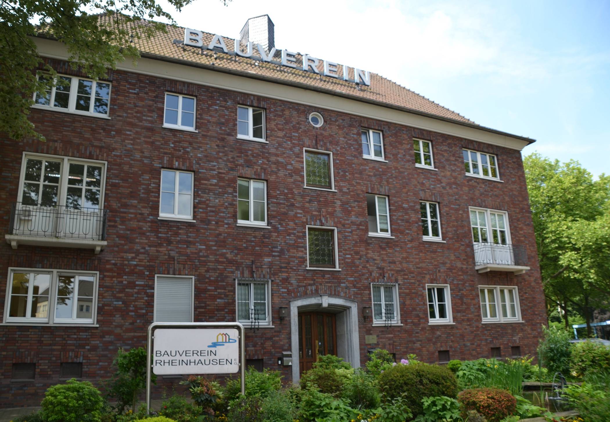Der Verwaltungssitz des Bauvereins Rheinhausen an der Krefelder Straße 83.