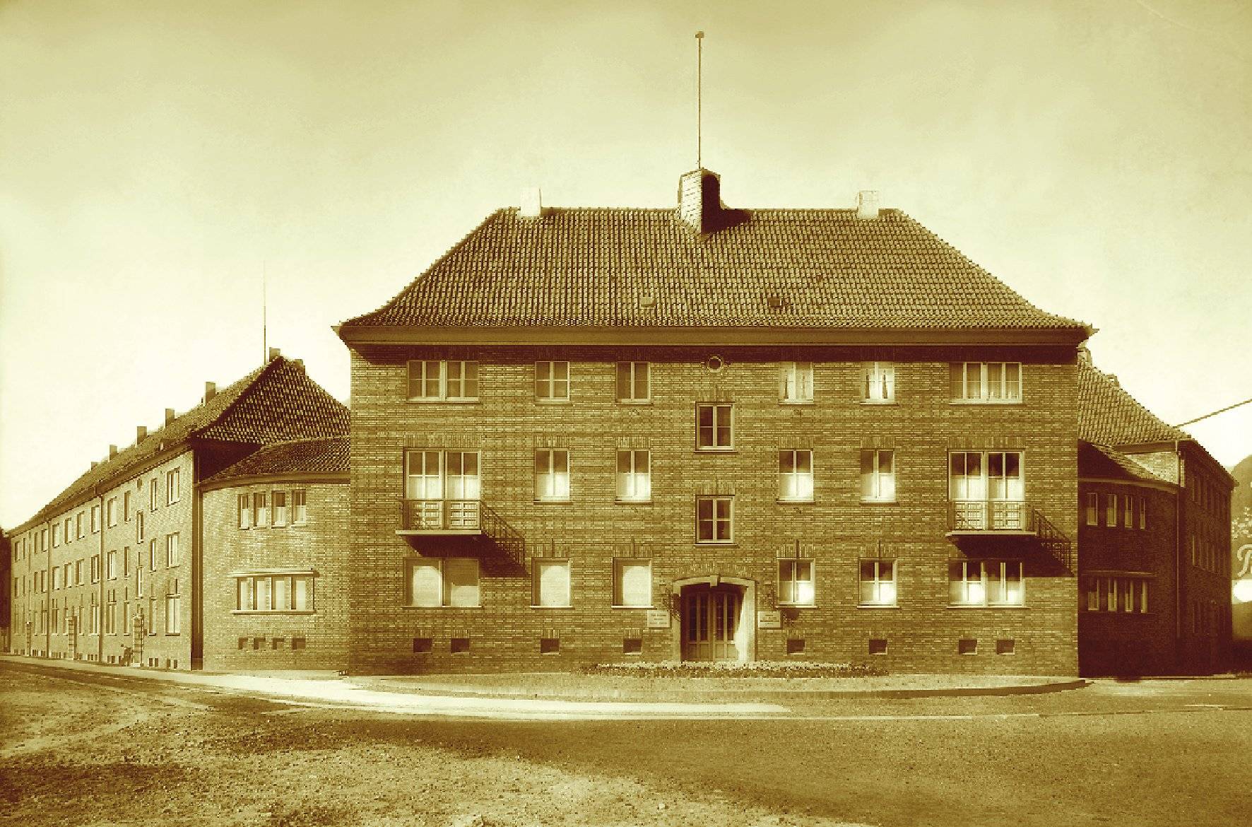  Verwaltungsgebäude vom Bauverein Rheinhausen an der Krefelder Straße 83 im Jahr 1940. 