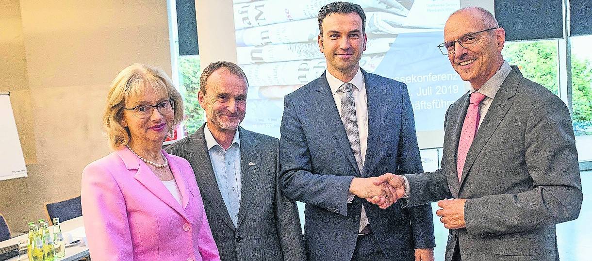   Die Nachfolge ist geregelt bei den Stadt- und Wasserwerken: Dr. Martina Sanfleber (innogy SE), Werner Damblon (Stadt Meerbusch), Tafil Pufja (designierter Geschäftsführer) und Albert Lopez, Geschäftsführer der Stadtwerke. 