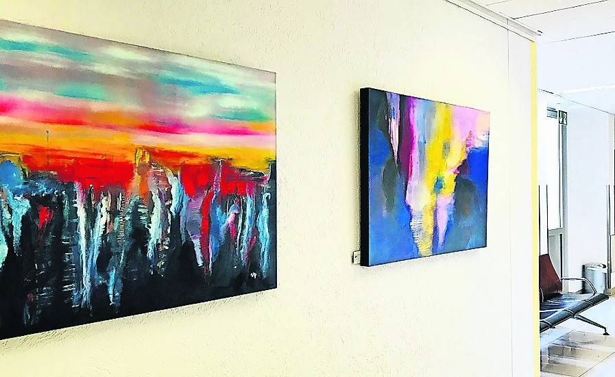 „Exkursionen der Farben und Formen“ heißt die Ausstellung von Mira Cichocki, die bis September im Süchtelner St. Irmgardis-Krankenhaus zu sehen ist.