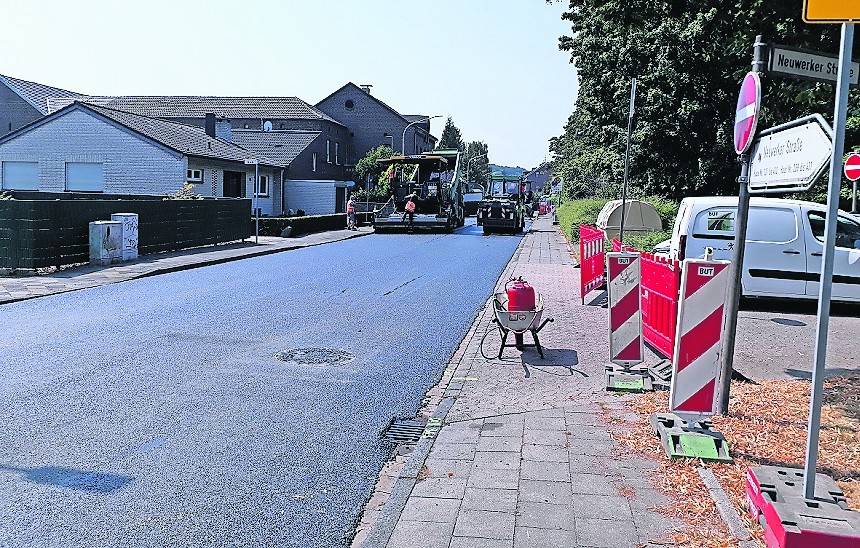  Die ersten Abschnitte der Sanierung der Kreisstraße 5 in Viersen sind abgeschlossen. Die Arbeiten ruhen bis zum 12. August. 