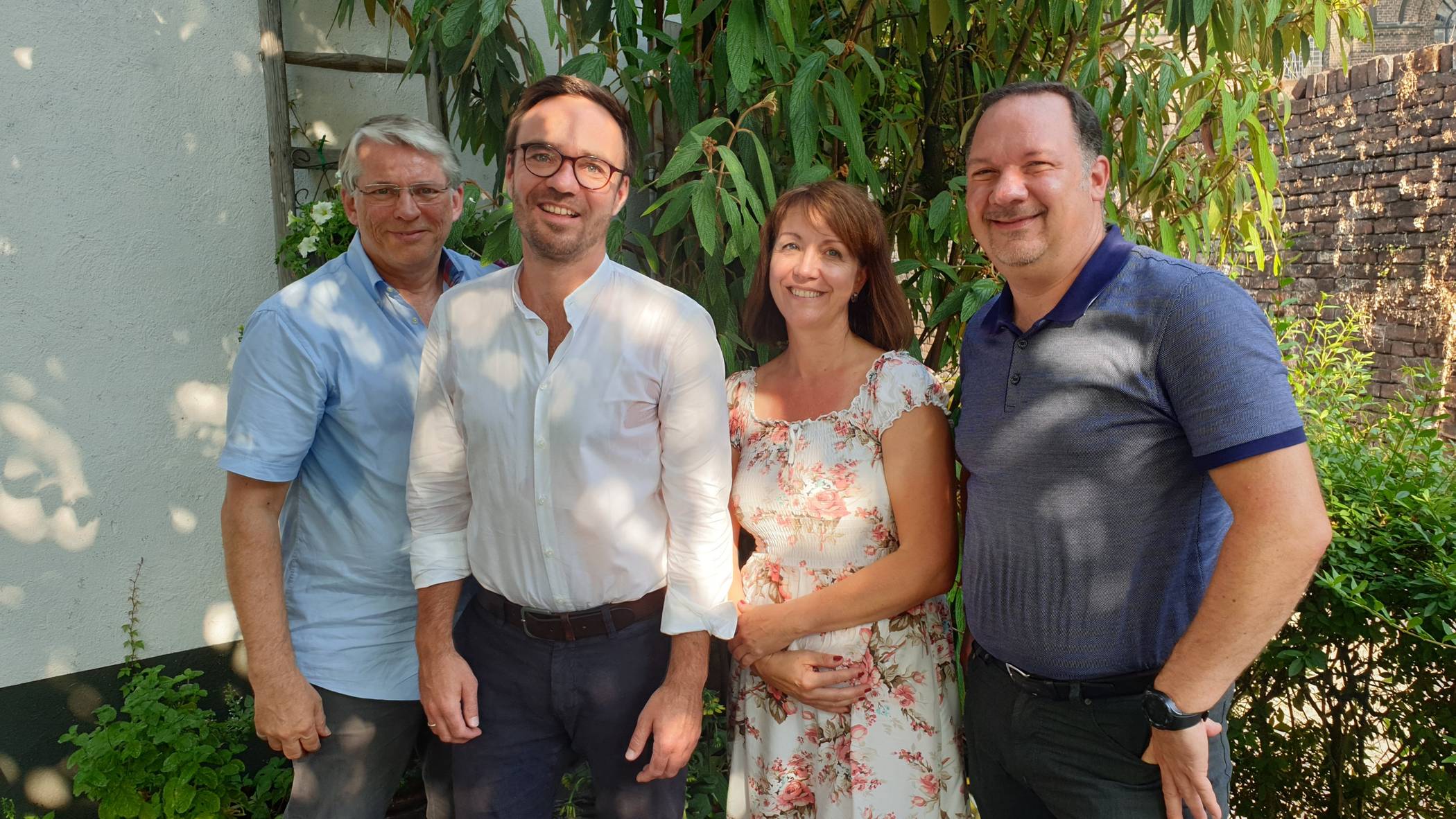 Marcel Winter (2.v.l.) aus Nierst zusammen mit den Grünen im Café „La Pähd“ in Lank-Latum. Gemeinsam stellten sie ihn dort als deren Bürgermeisterkandidat für die Wahl im Herbst 2020 vor.