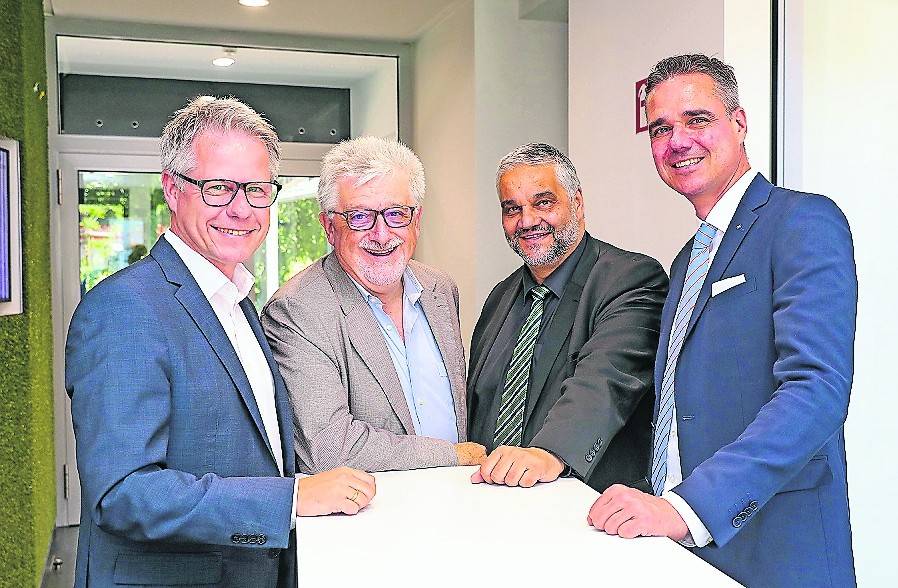 Sie trafen sich zum Gedankenaustausch (v.l.): IHK-Hauptgeschäftsführer Jürgen Steinmetz, SPD-Landtagsabgeordneter Hans-Willi Körfges, Bündnis 90/Die Grünen-Abgeordneter Oliver Keymis und IHK-Präsident Elmar te Neues.