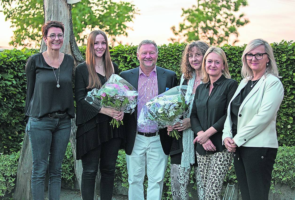 Glückliche Gesichter beim Wiedersehen nach 25 Jahren (v.l.): Hebamme Claudia Moll, Julia, von Dr. Harald Lehnen vor 25 Jahren auf die Welt geholt, Mutter Evelyn Kuklinski, und die Hebammen Nicole Schmelcher-Fabri und Dorota Waloszek.