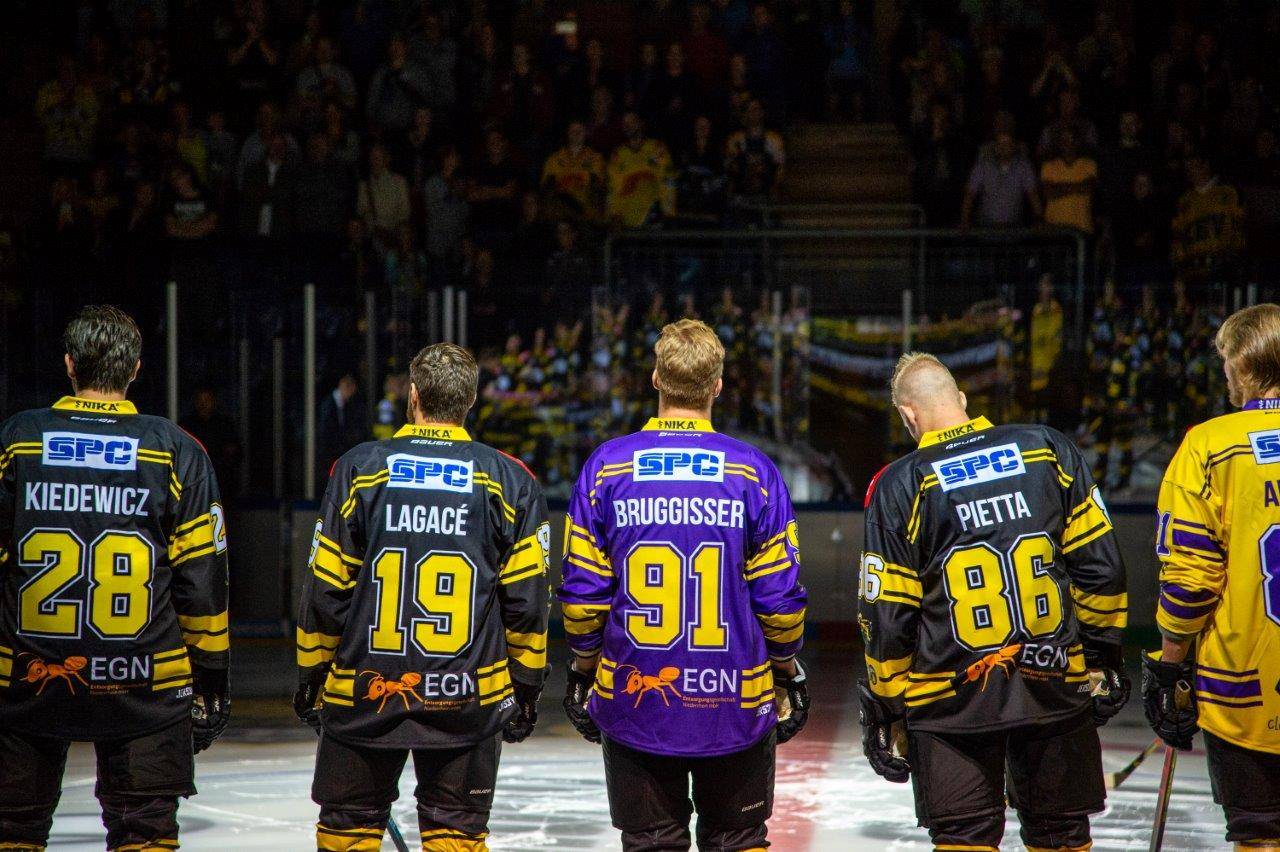 Pinguine feiern mit ihren Fans