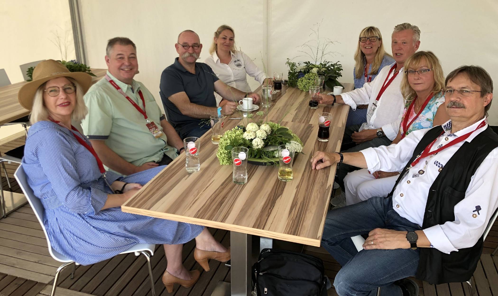  Am Rande der Classic Days plauderte Hort Lichter gut gelaunt mit den Extra-Tipp-Gewinnern des Meet   Greet. 