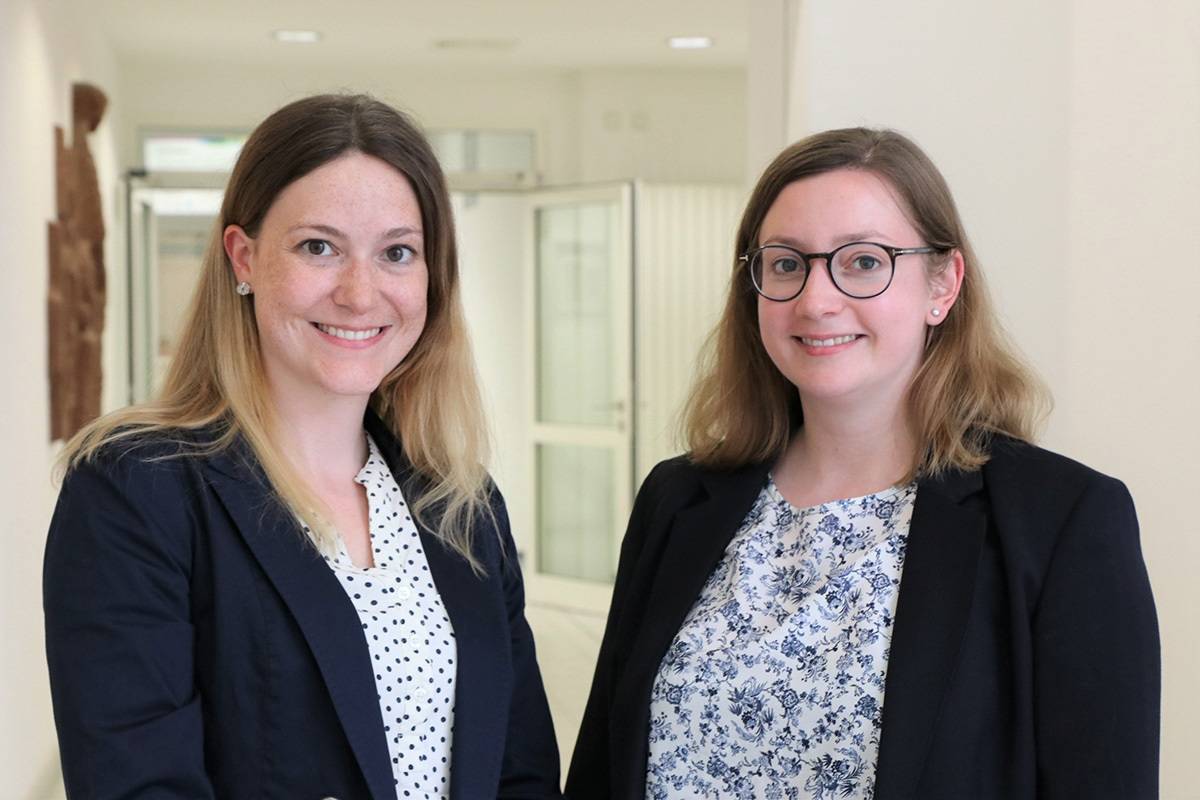   Die psychologischen Psychotherapeutinnen Amy Schlüßel (l.) und Sabine Seyberth betreuen nun die Patienten des St. Elisabeth-Hospitals Meerbusch-Lank. 