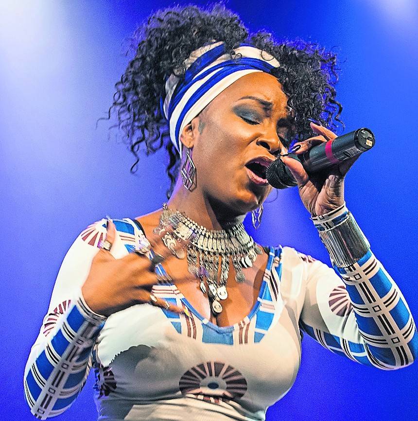 Die Sängerin Kat Riggins.