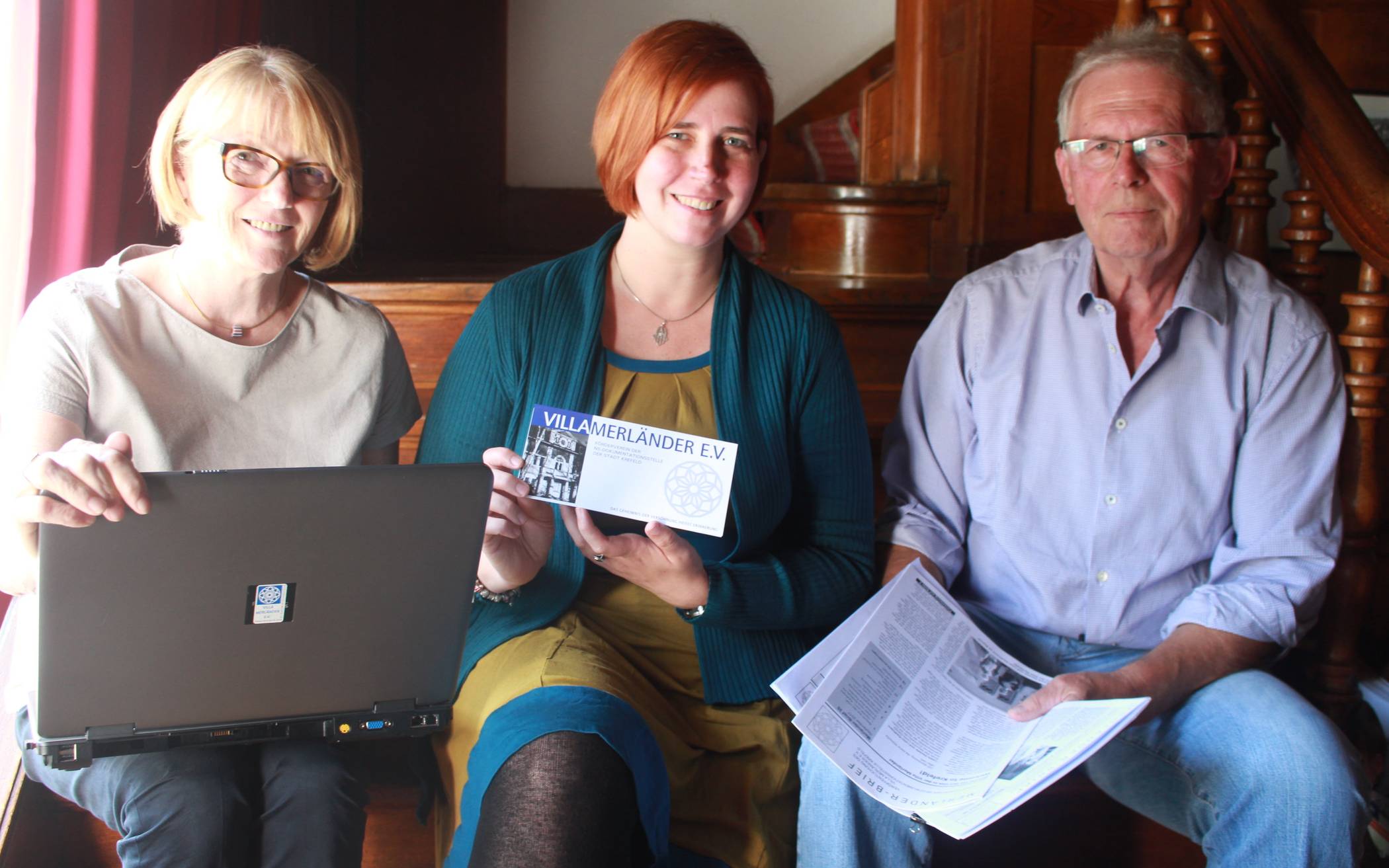 Umrahmt: Sandra Franz (Mitte) leitet die