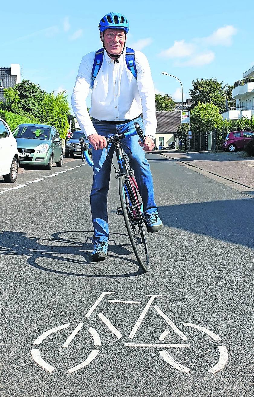 Matthias Unzeitig, Leiter des Fachbereichs Straßen und Kanäle der Stadt Meerbusch, hat die neue „Fahrradstraße“ schon einmal inspiziert.
