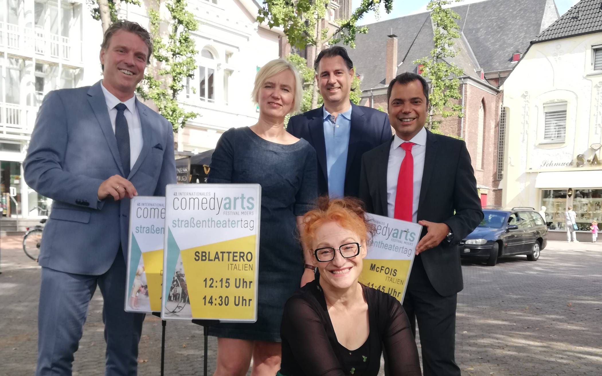Bürgermeister Christoph Fleischhauer, Katja Roters, Bollwerk 107, Michael Birr, MoersMarketing, Betti Ixkes, künstlerische Leiterin des Internationalen ComedyArts und Giovanni Malaponti, Vorstandsvorsitzender der Sparkasse am Niederrein.