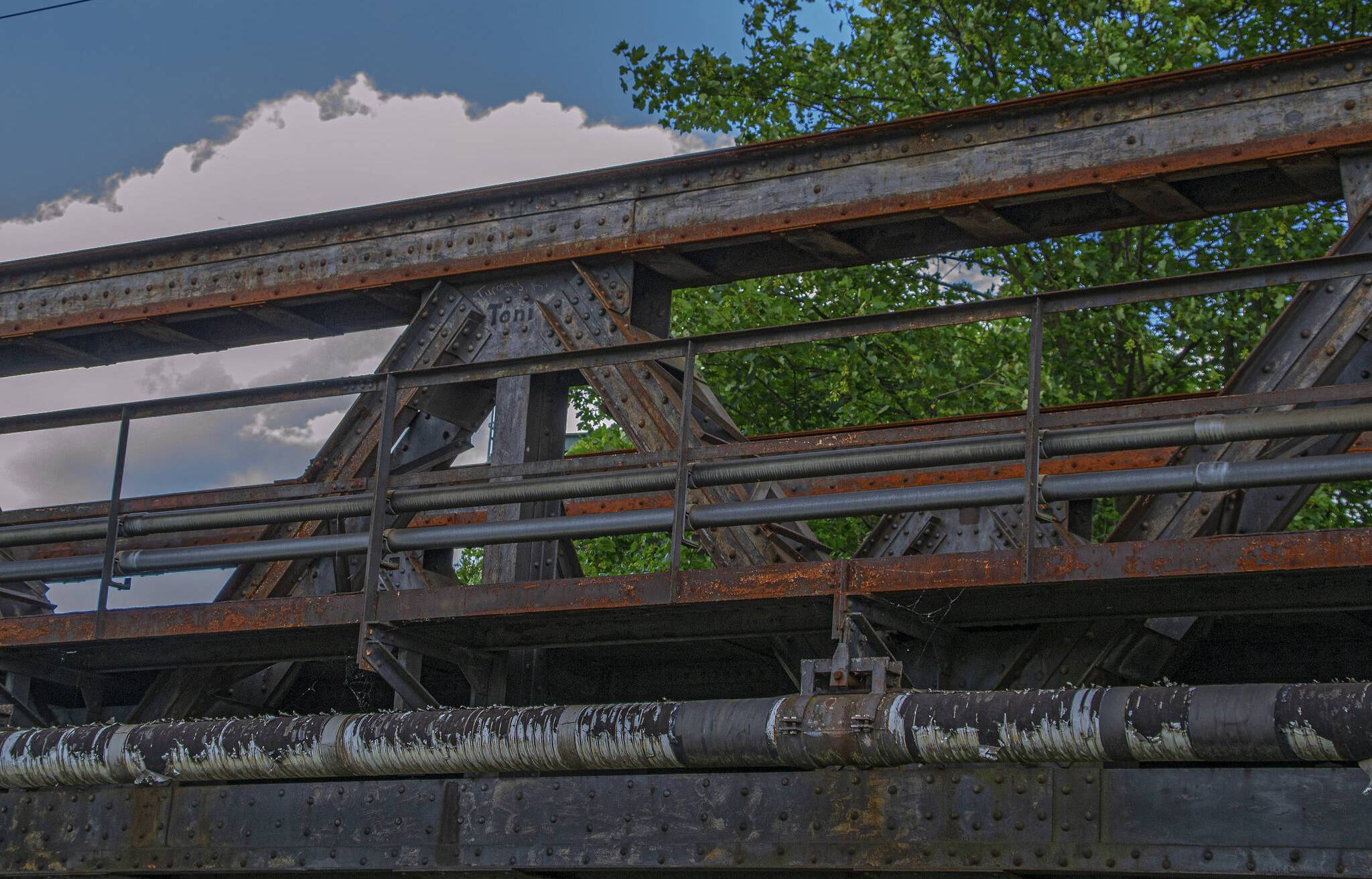 ....deutlich in die Jahre gekommen,...