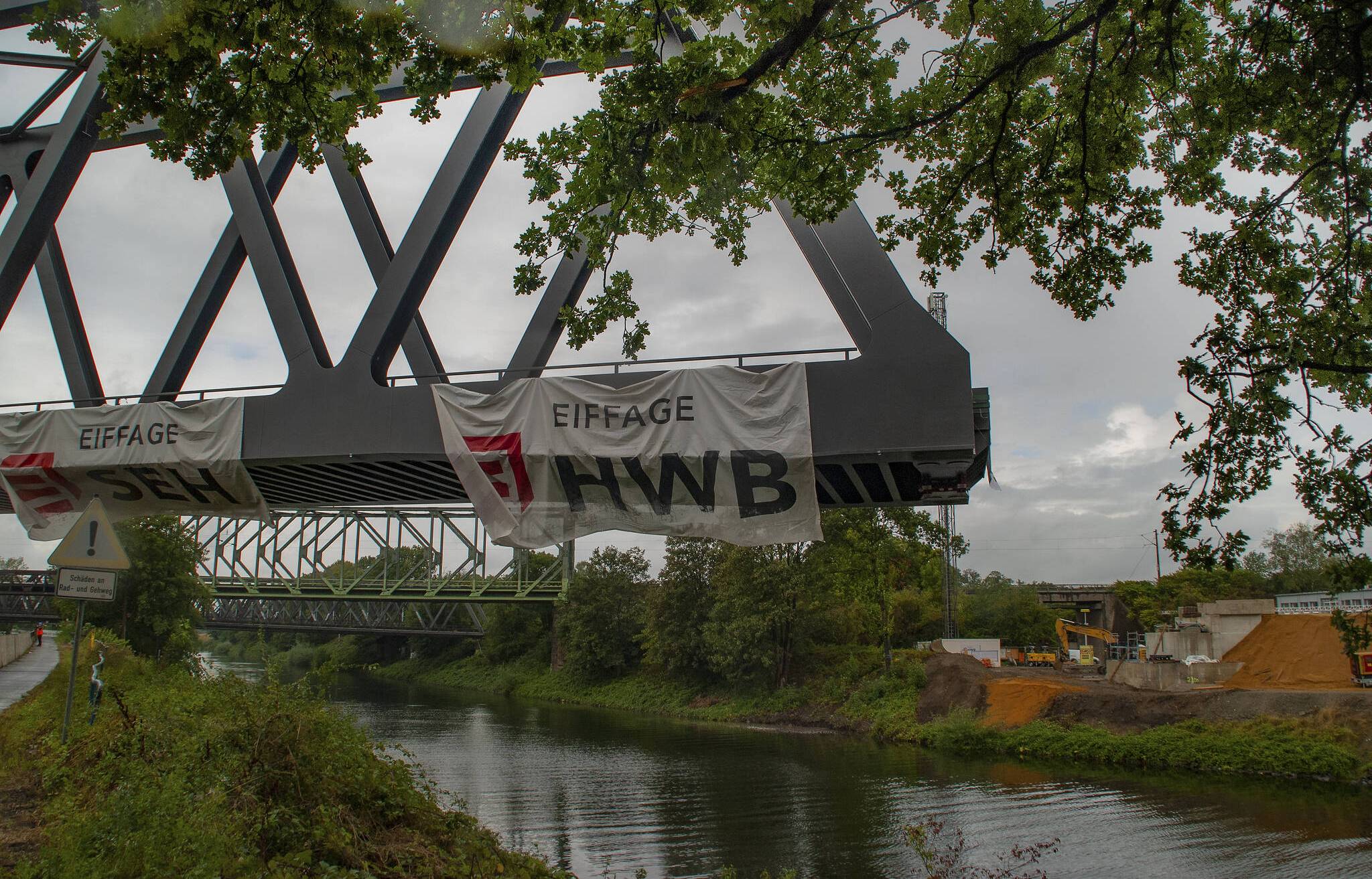 Hier ein Blick auf den Ruhrkanal. Mit denen ging es dann zu den...