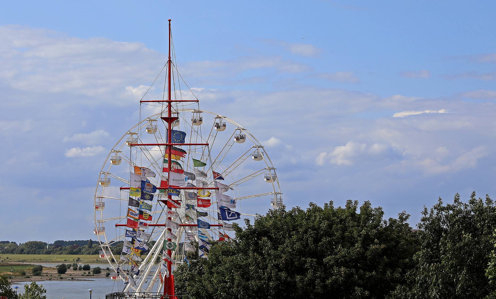 Zum Familientag am Montag schien die Sonne nochmal auf die Hafenkirmes.