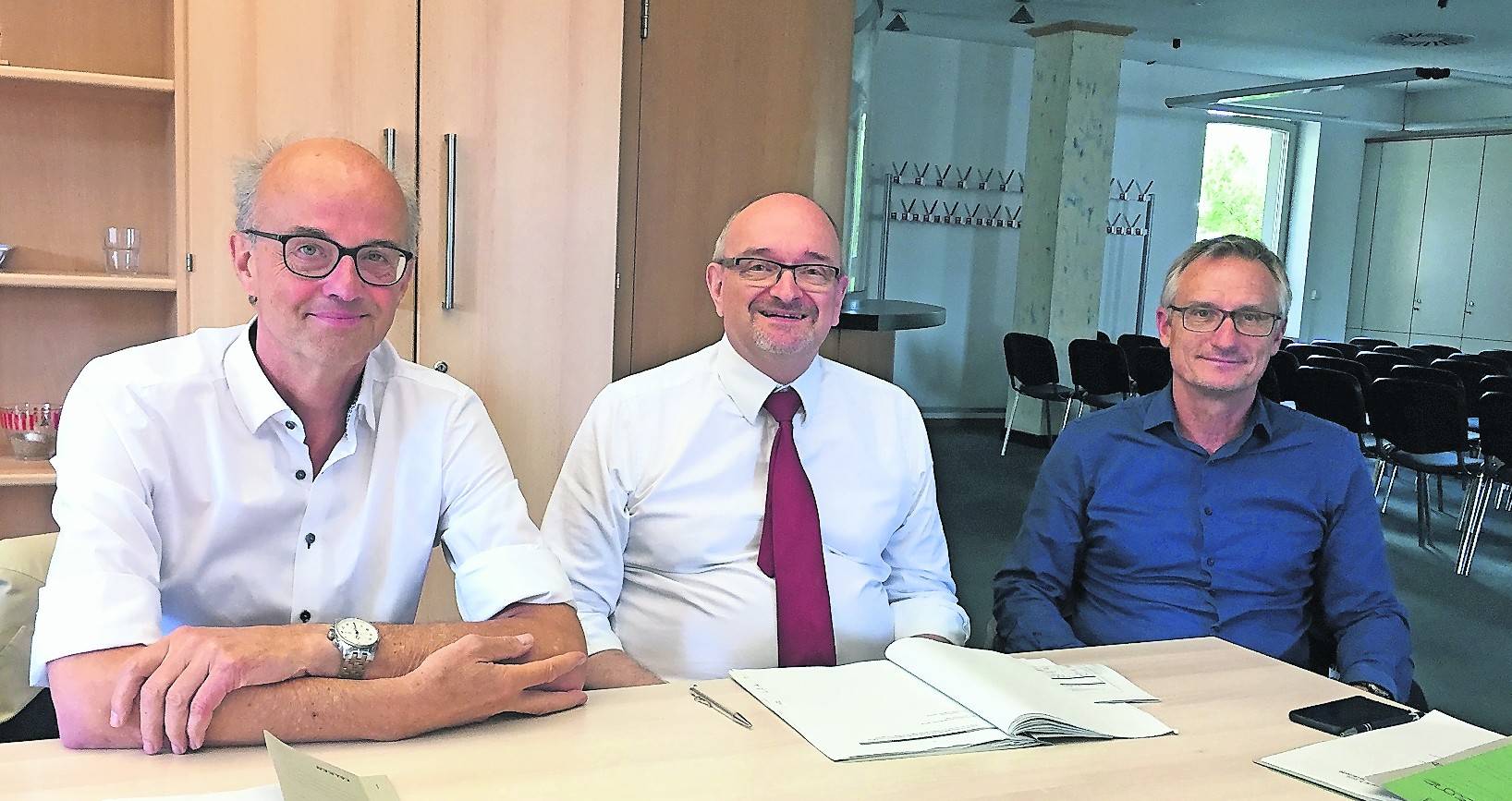 Schulamtsdirektor Martin König, Schuldezernent Dr. Gert Fischer und Harald Weuthen, Leiter des städtischen Fachbereichs Schule, zogen Bilanz in Sachen Bildungsausgaben in Mönchengladbach.