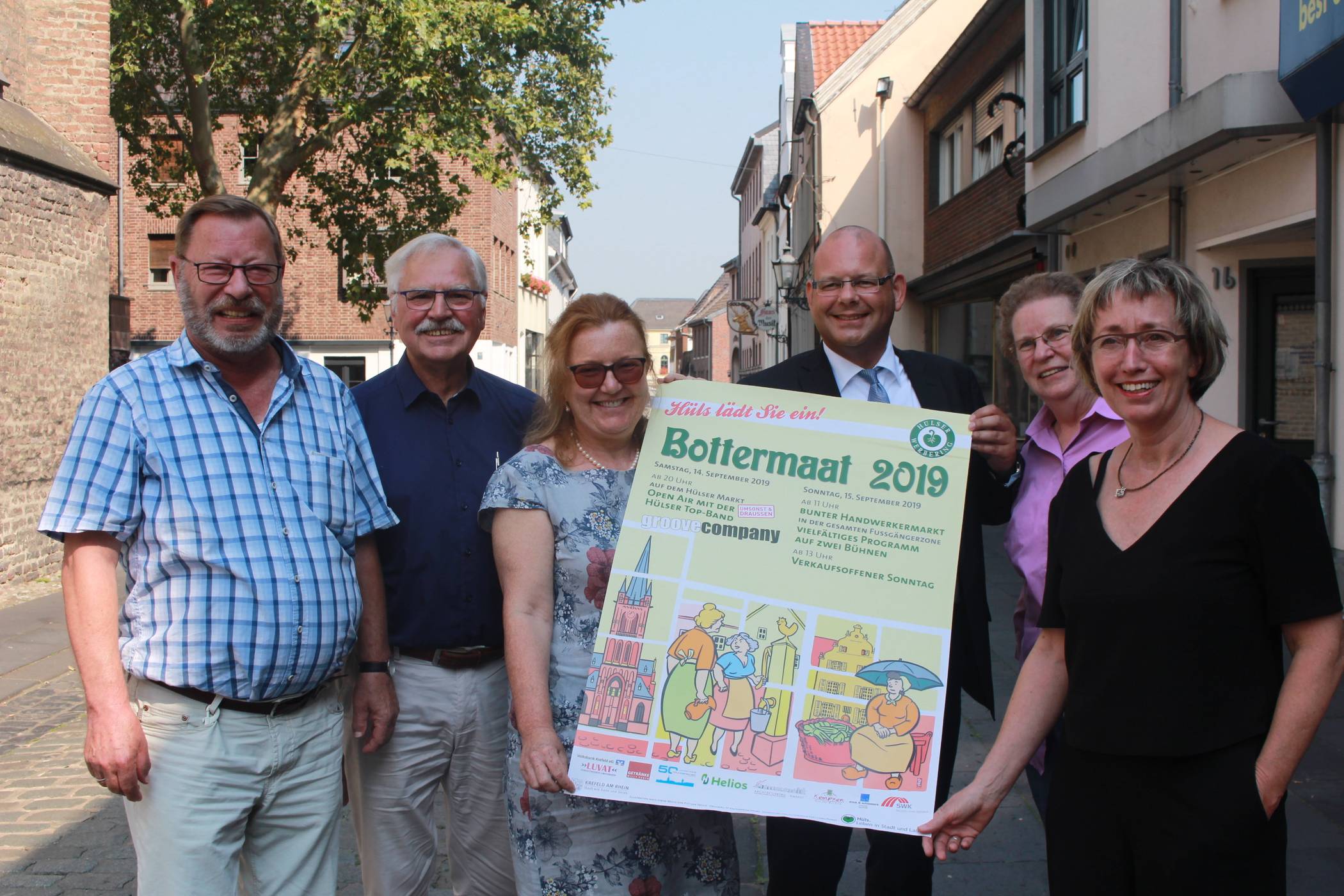 Das Orga-Team lädt herzlich zum Besuch des Bottermaats ein: (v.l.) Pressesprecher Karl Heußen, Vizevorsitzender des Werberings Klaus-Dieter Ohlig, Barbara Kaltenmaier und Gesamtleiter Frank Minhorst, Rita Wolfers und Inge Gielen.