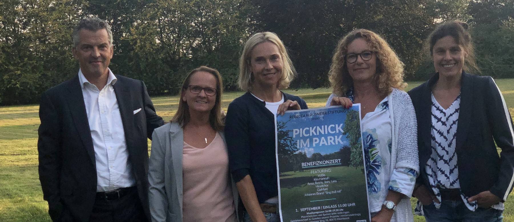 Die Stiftungsmitglieder freuen sich über viele Besucher beim „Picknick im Park“.