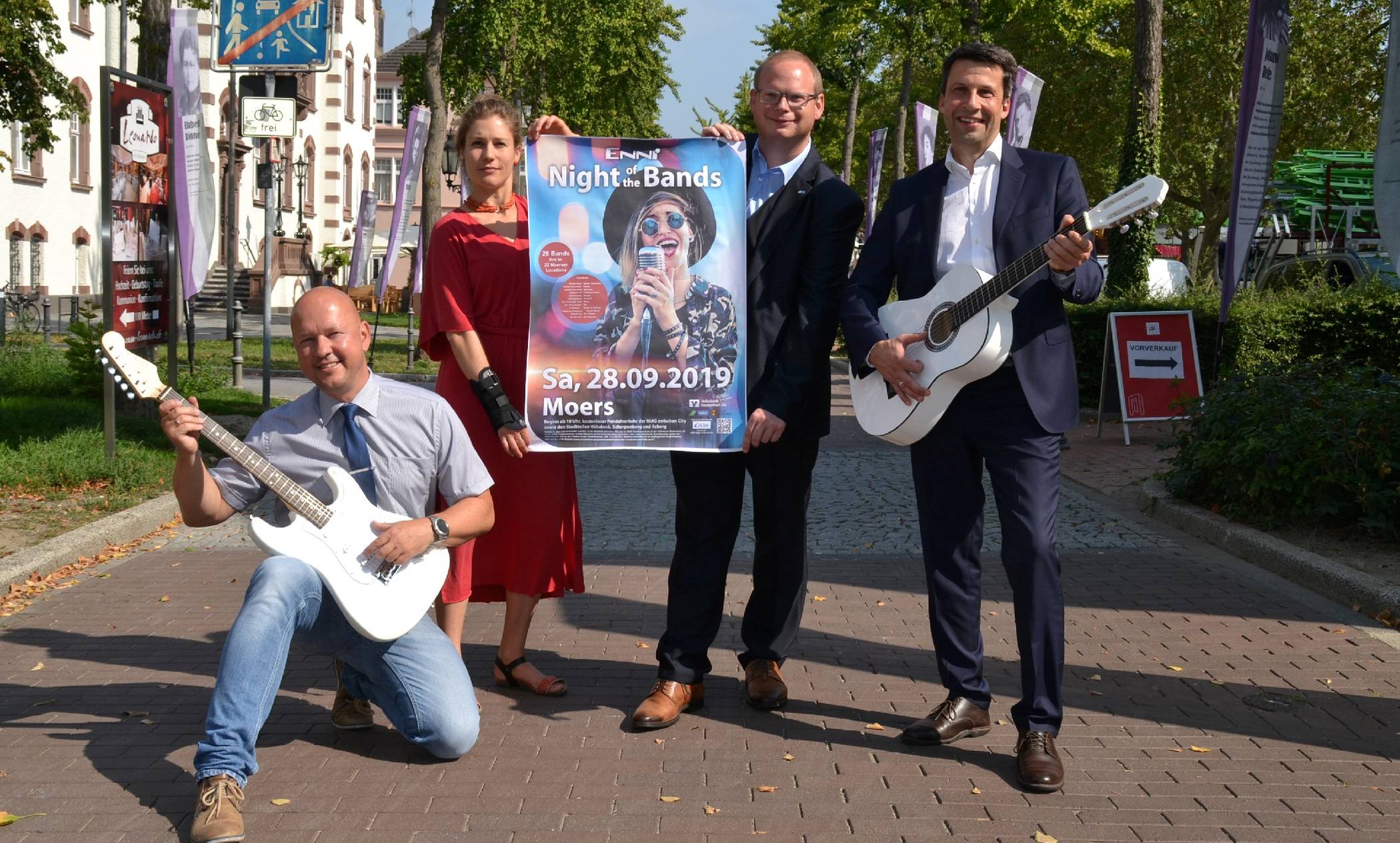Sehen eigentlich aus, als wären sie selbst ’ne Band, stellten aber „nur“ das Programm der diesjährigen ENNI Night of the Bands vor: Adam Ruta, Viola Köster (Schlosstheater Moers), Tobias Jakubowkski (NIAG) und Stefan Krämer (ENNI).