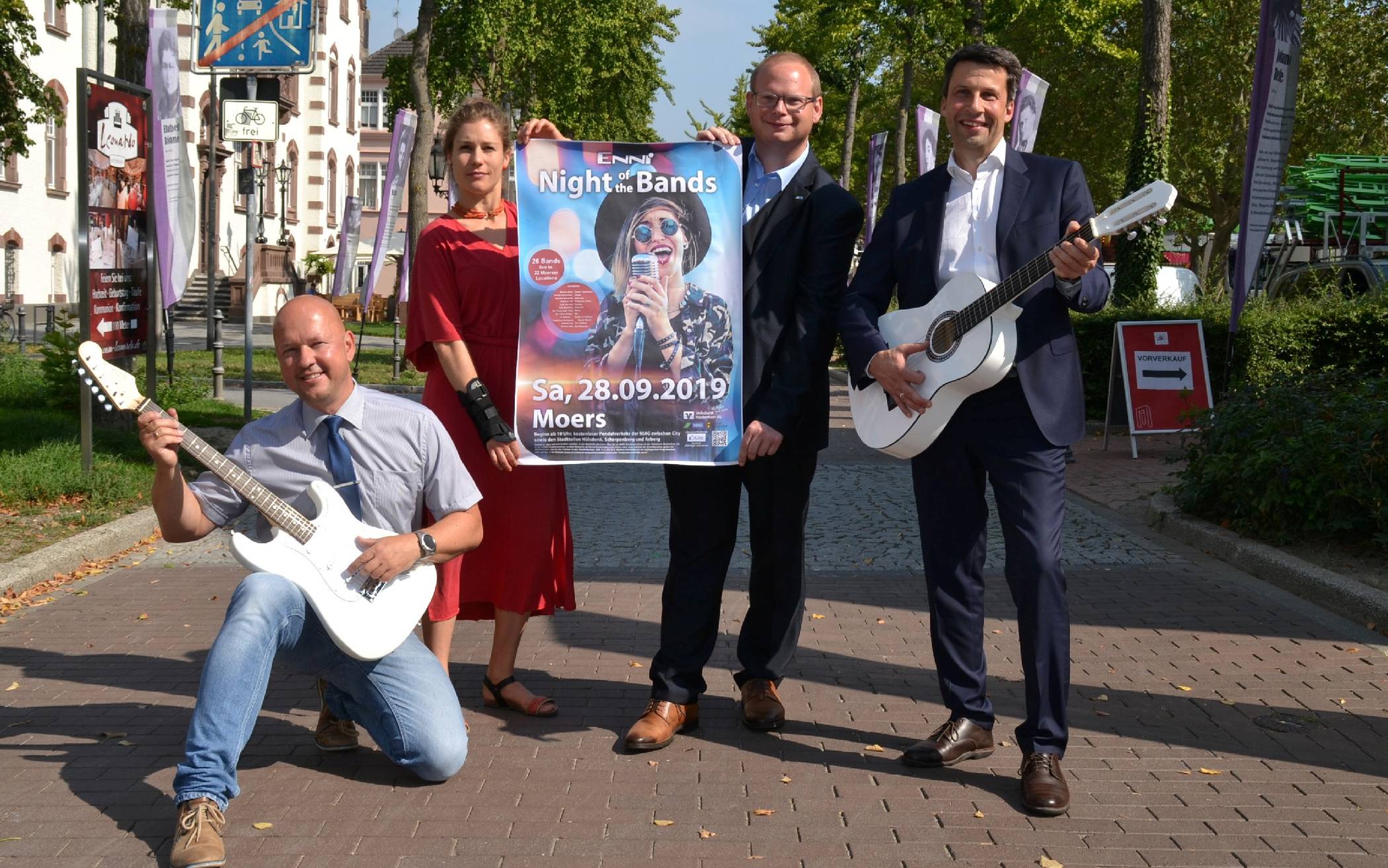 Sehen eigentlich aus, als wären sie selbst ’ne Band, stellten aber „nur“ das Programm der diesjährigen ENNI Night of the Bands vor: Adam Ruta, Viola Köster (Schlosstheater Moers), Tobias Jakubowkski (NIAG) und Stefan Krämer (ENNI).