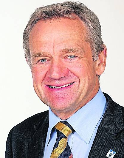 Tritt mit dem Rad im Staffelwettbewerb ab: Bürgermeister Josef Heyes.