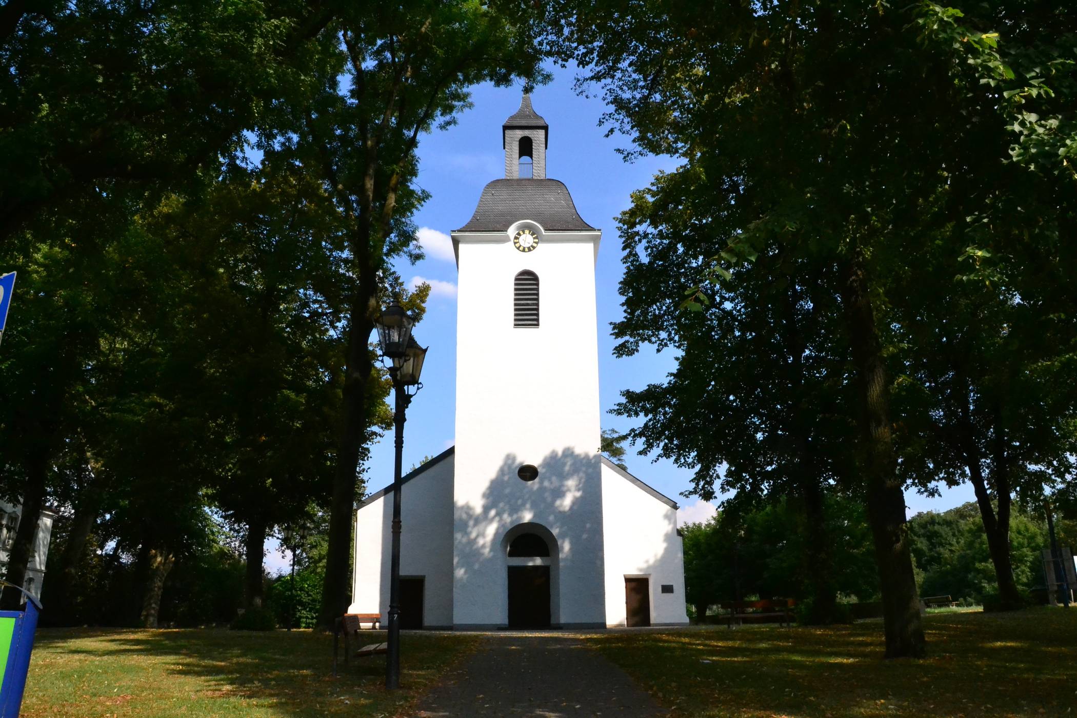 Die Friemersheimer Dorfkirche hat zahlreichen Umbrüche erlebt.