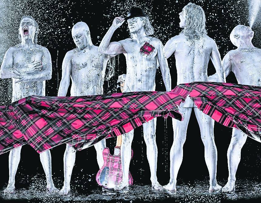 Das Cover vom Album „Silberhochzeit“ zum 25-jährigen Bandjubiläum 2016 zeigt die fünf kölschen Musiker leicht bekleidet.