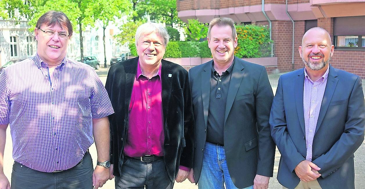 Was macht eigentlich der Polizeibeauftragte des Landes NRW Thorsten Hoffmann? Er stellte sich bei einem Termin mit dem Bundestagsabgeordneten Uwe Schummer (CDU, 2.v.l.), dem stellvertretenden NRW Vorsitzenden der NRW-CDA Ralf Robertz (l.) und dem Vorsitzenden der GdP im Kreis Viersen Sascha Müllers (r.) vor.