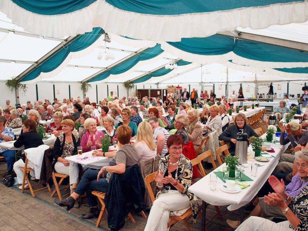 Im Festzelt am Länglingsweg wird vier Tage lang kräftig gefeiert.