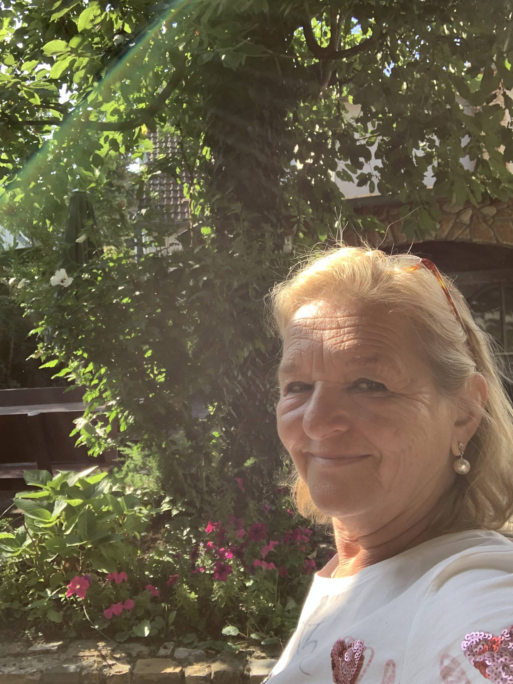 Die 64-jährige Grundschullehrerin ClaudiaGross ist an Leukämie erkrankt.