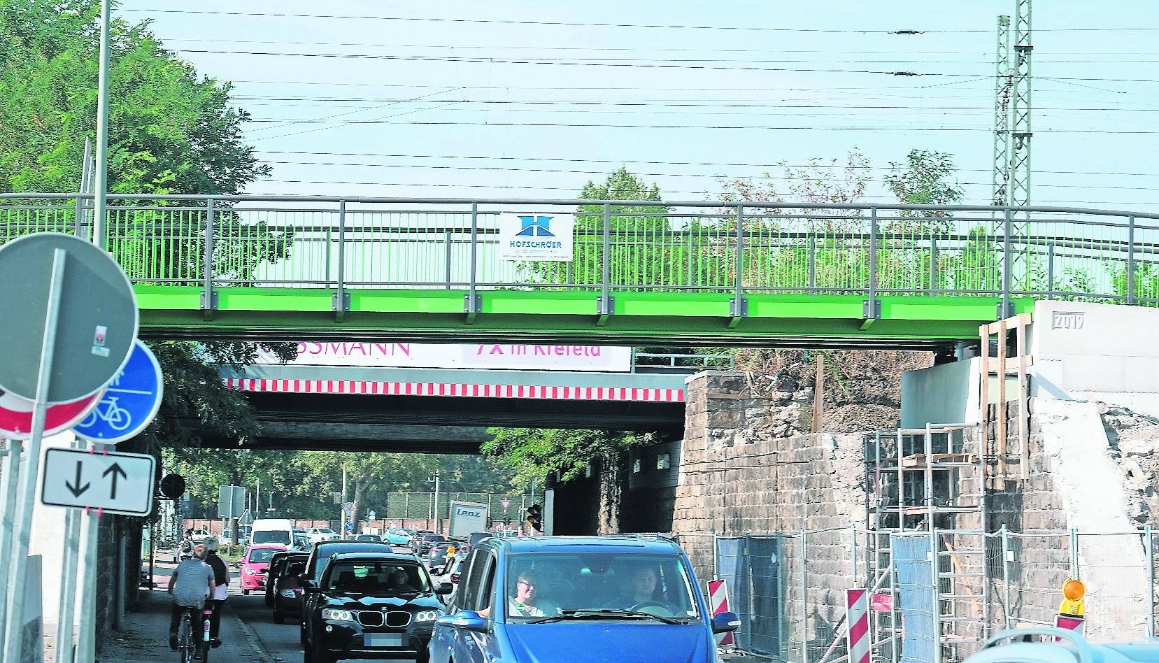 Die Brücke über dem Dießemer Bruch ist eine wichtige Etappe der Krefelder Promenade.