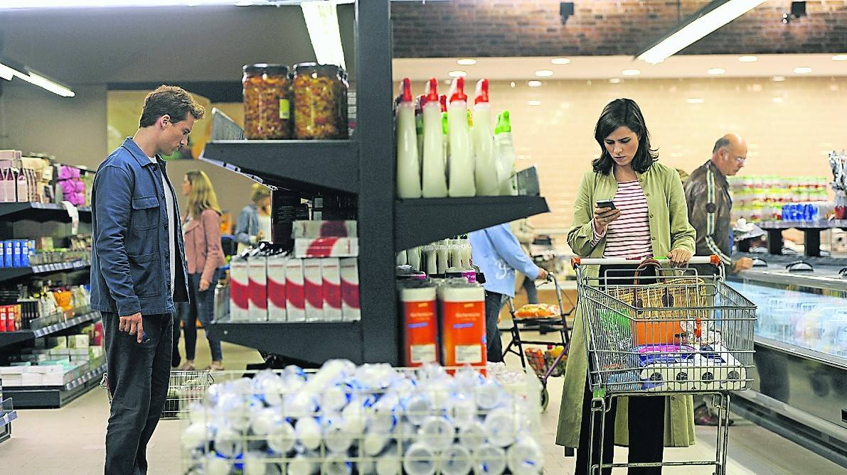 Leo Leike (Alexander Fehling) und Emma Rothner (Nora Tschirner) kommen sich immer näher.