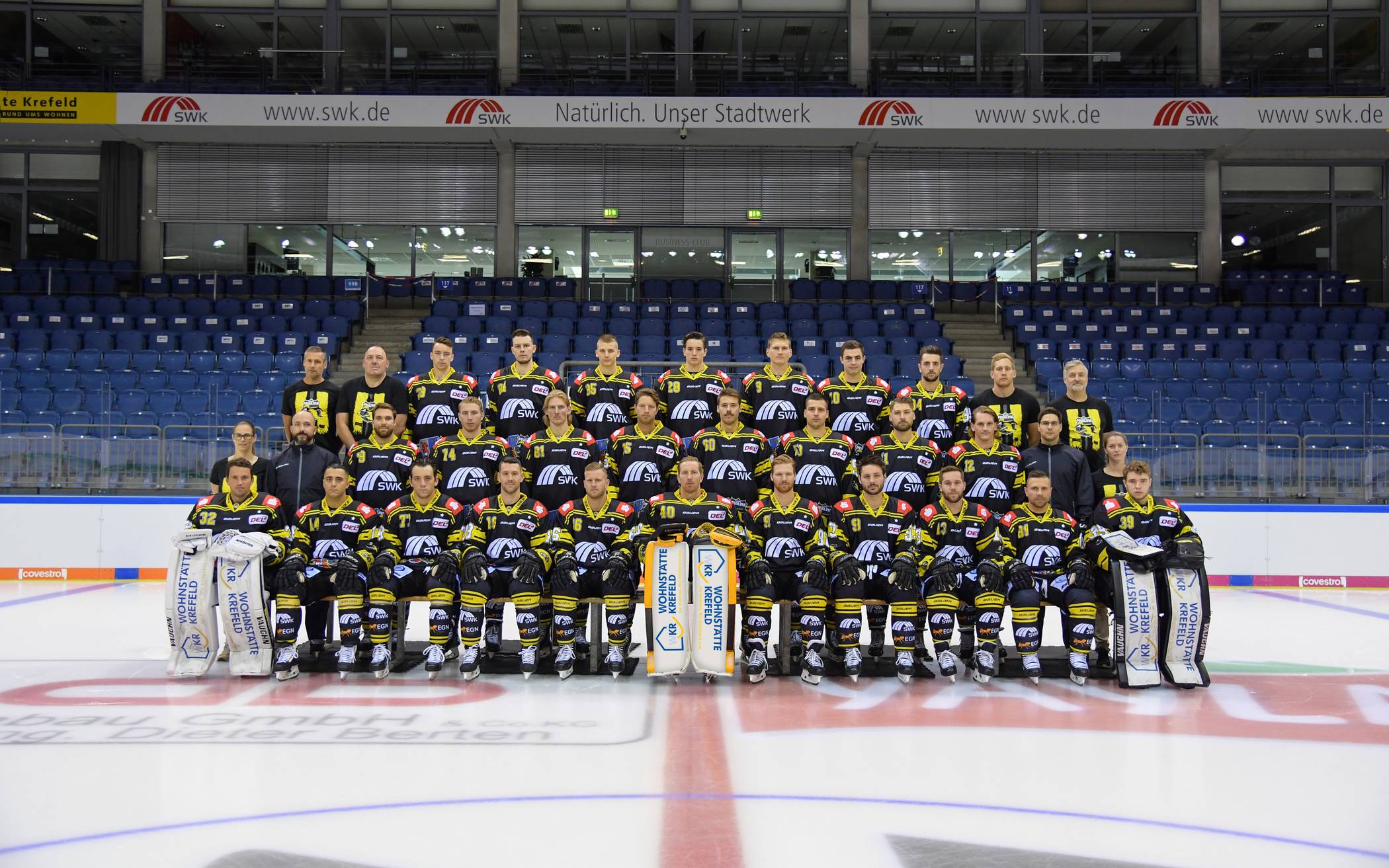 Die Mannschaft der Krefeld Pinguine für
