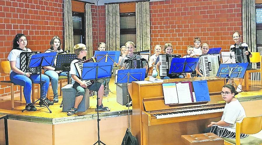 Die jungen Mitglieder des Akkordeonvororchesters präsentieren Stücke aus ihrem aktuellen Programm.