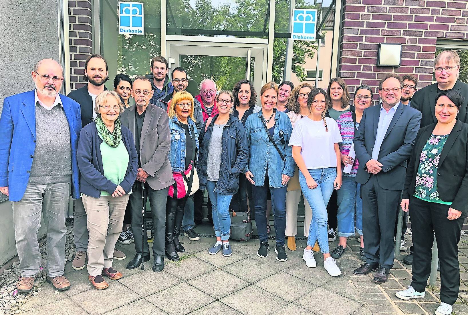  Mitarbeiter von Kirchenkreis, Diakonie und Eine Welt Laden setzen sich für die Seebrücke Dinslaken ein. 