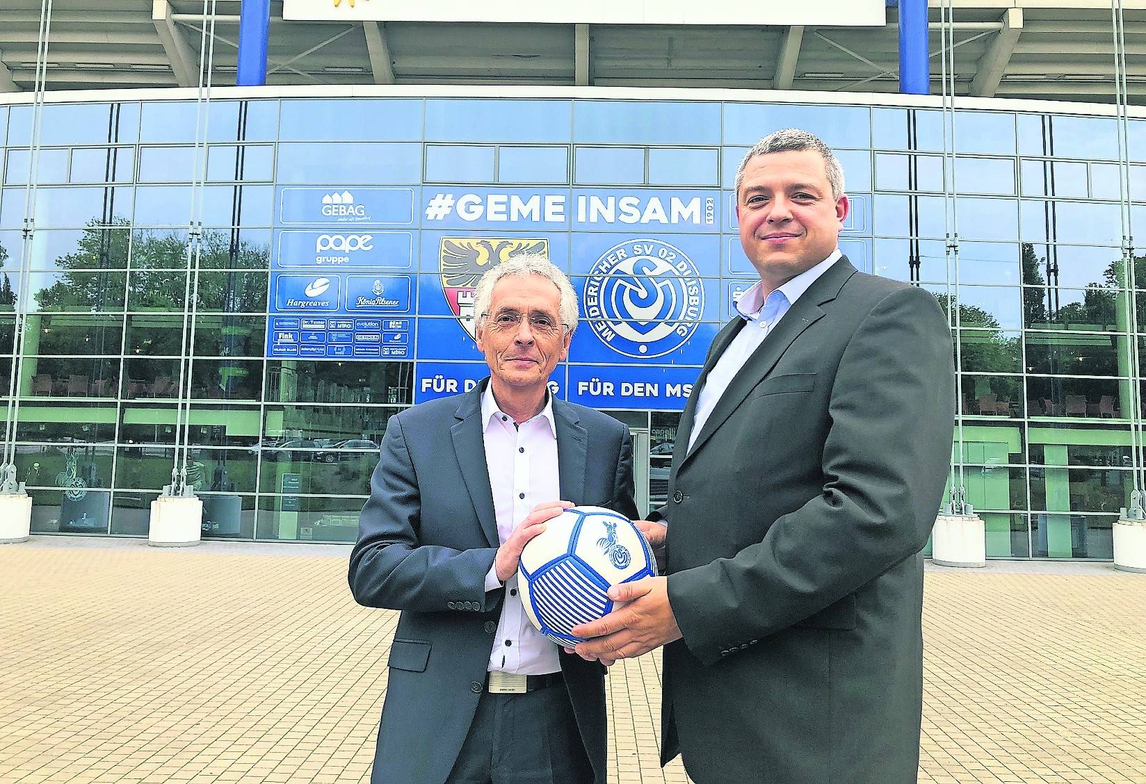  MSV-Präsident Ingo Wald (links) mit dem neuen Aufsichtsratsvorsitzenden Marcus Wittig. 